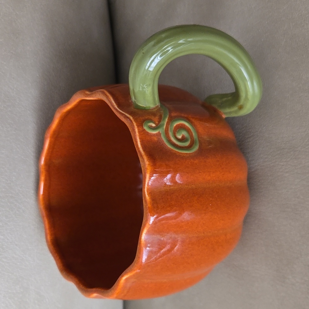 2007 Starbucks orange pumpkin coffee mug